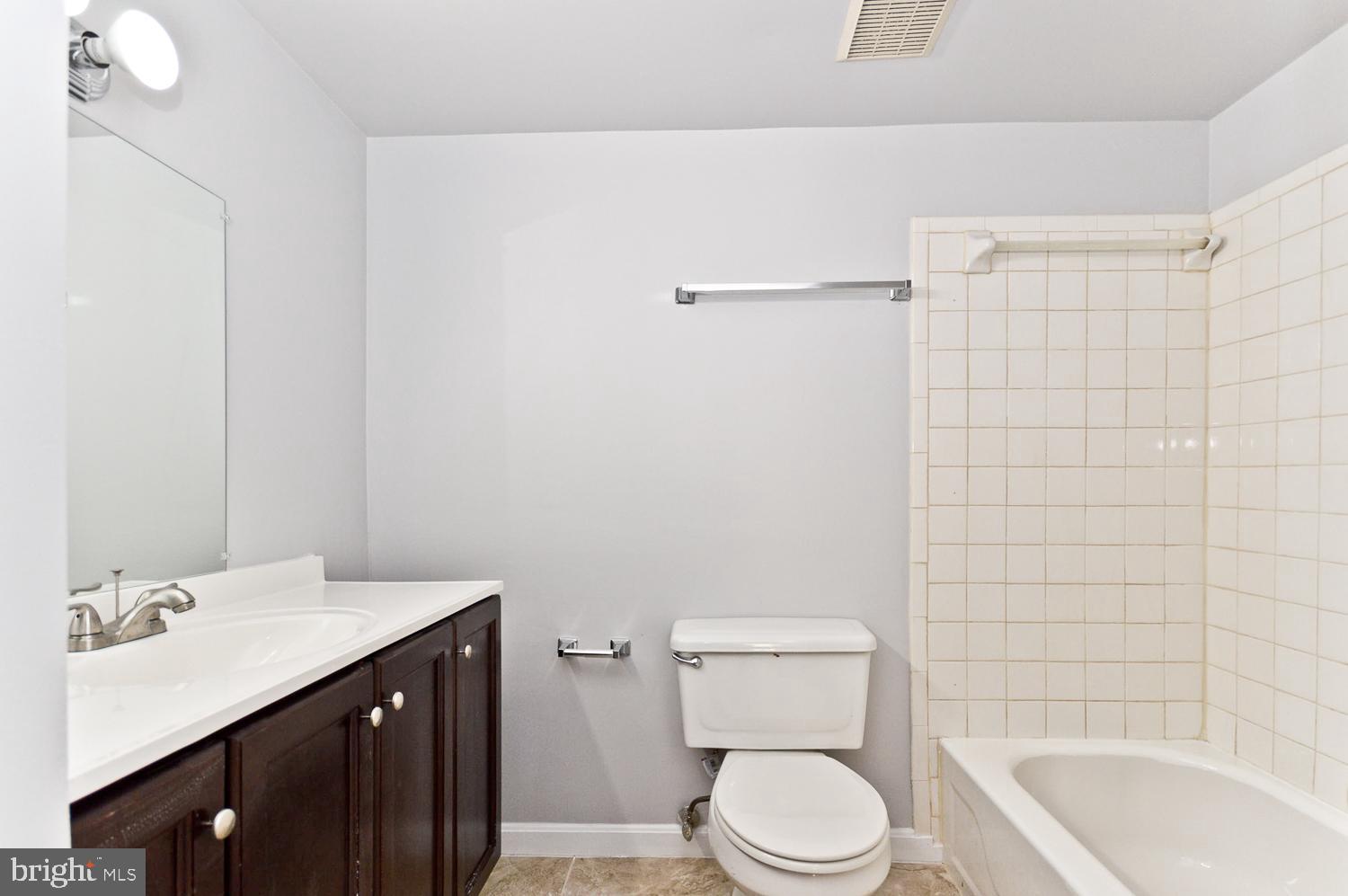 11238 Cherry Hill Road, Unit 40 Beltsville, MD 20705 - Photo 19 of 33 Hall Bath