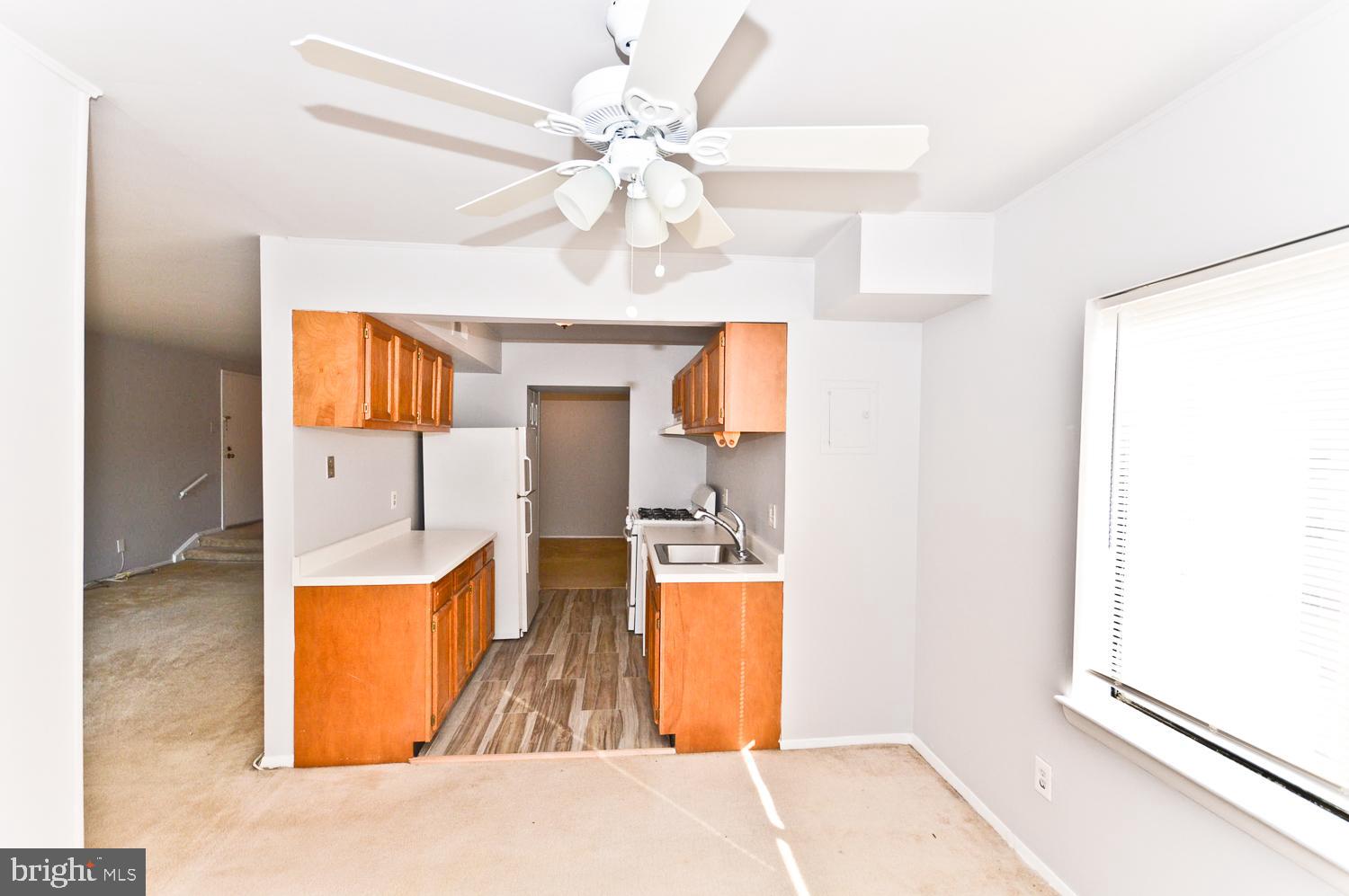 11238 Cherry Hill Road, Unit 40 Beltsville, MD 20705 - Photo 10 of 33 Kitchen