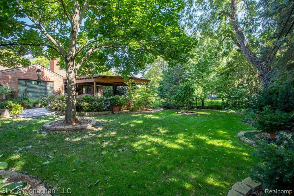 85 Stonehurst Road Grosse Pointe Shores, MI 48236 - Photo 34 of 39