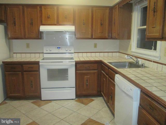 11608 Piscataway Road Clinton, MD 20735 - Photo 5 of 27 Kitchen