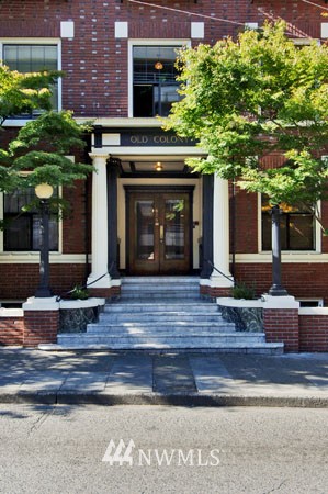 615 Boren Avenue, Unit 27 Seattle, WA 98104 - Photo 1 of 19
