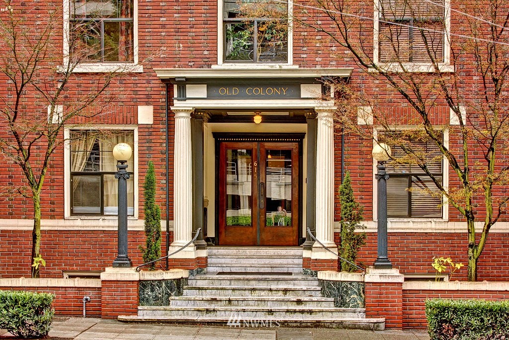 615 Boren Avenue, Unit 27 Seattle, WA 98104 - Photo 18 of 19