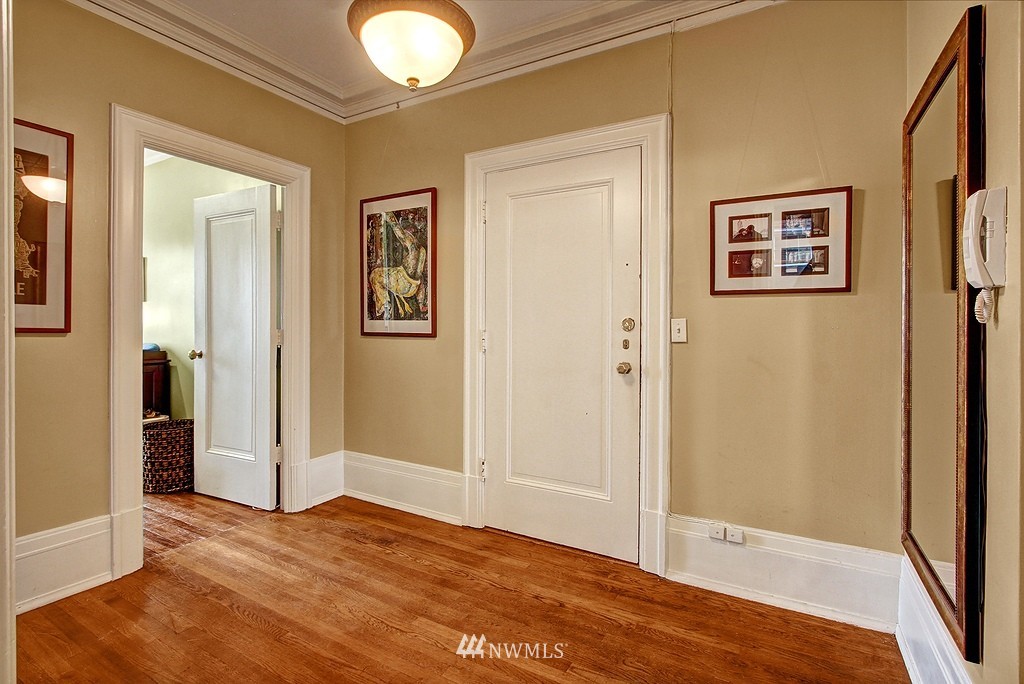 615 Boren Avenue, Unit 27 Seattle, WA 98104 - Photo 5 of 19