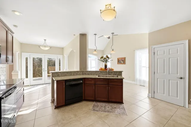 $725,000 | 389 Worley Vance Road, Bluff City, TN 37618