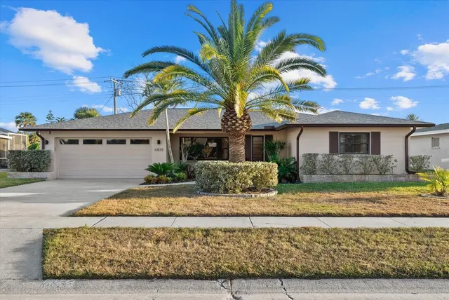 $525,000 | 6835 Roxbury Drive, Sarasota, FL 34231