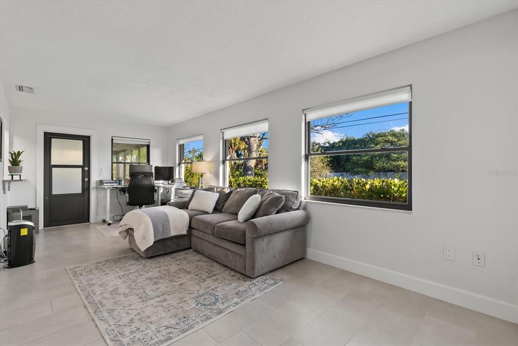 6835 Roxbury Drive Sarasota, FL 34231 - Photo 14 of 29