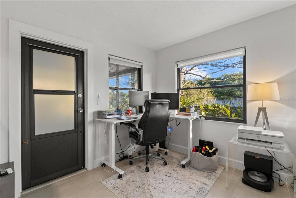 6835 Roxbury Drive Sarasota, FL 34231 - Photo 15 of 29