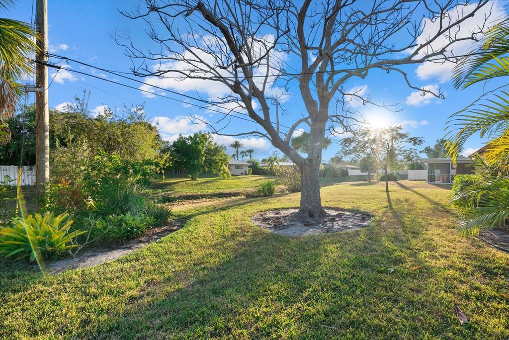 6835 Roxbury Drive Sarasota, FL 34231 - Photo 26 of 29