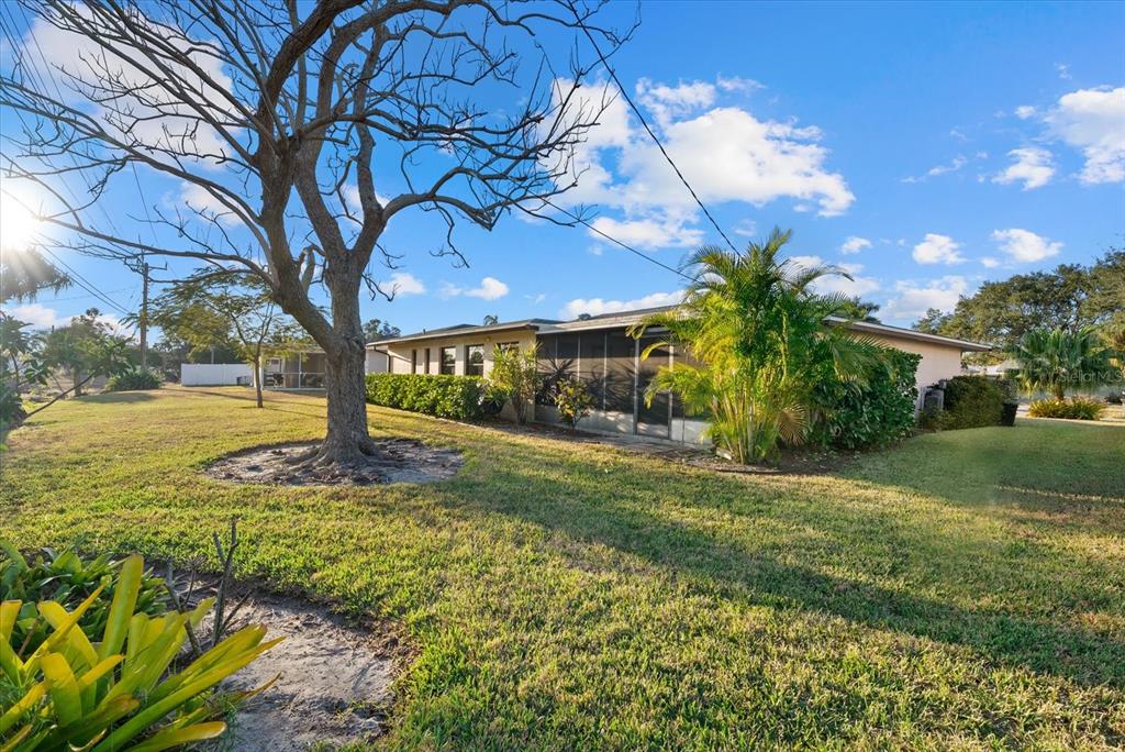 6835 Roxbury Drive Sarasota, FL 34231 - Photo 27 of 29