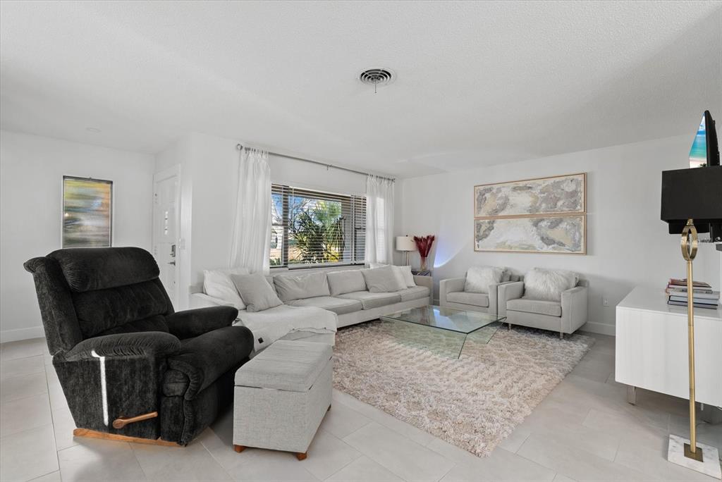 6835 Roxbury Drive Sarasota, FL 34231 - Photo 3 of 29