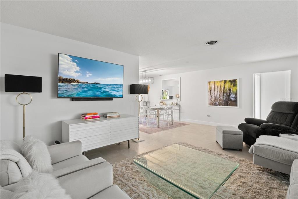 6835 Roxbury Drive Sarasota, FL 34231 - Photo 4 of 29