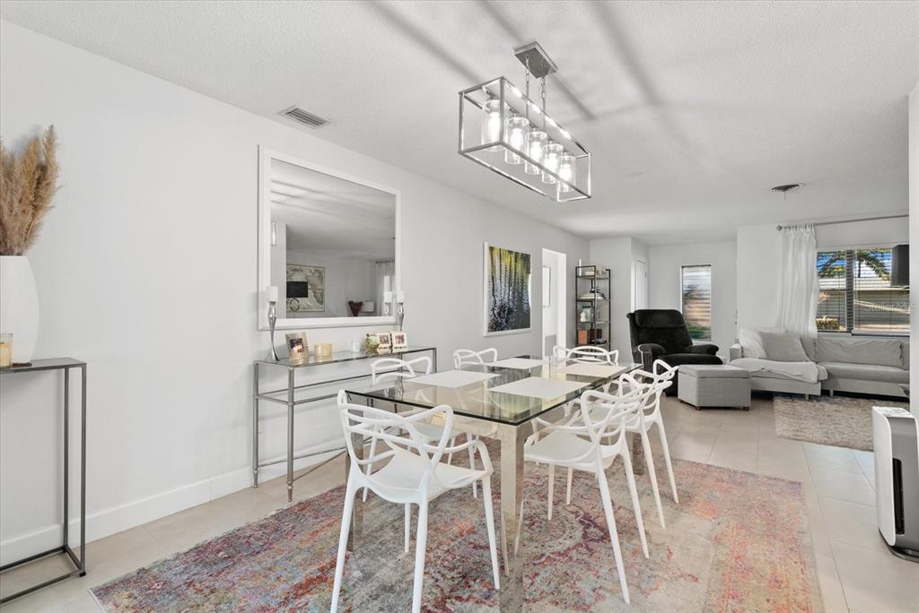 6835 Roxbury Drive Sarasota, FL 34231 - Photo 9 of 29