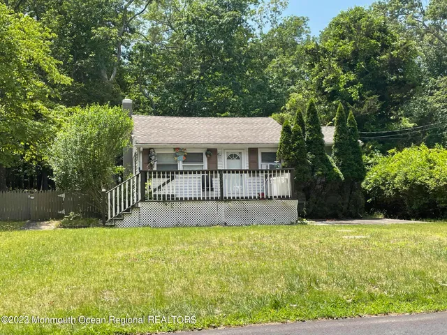 $300,000 | 745 Green Valley Road, Jackson, NJ 08527