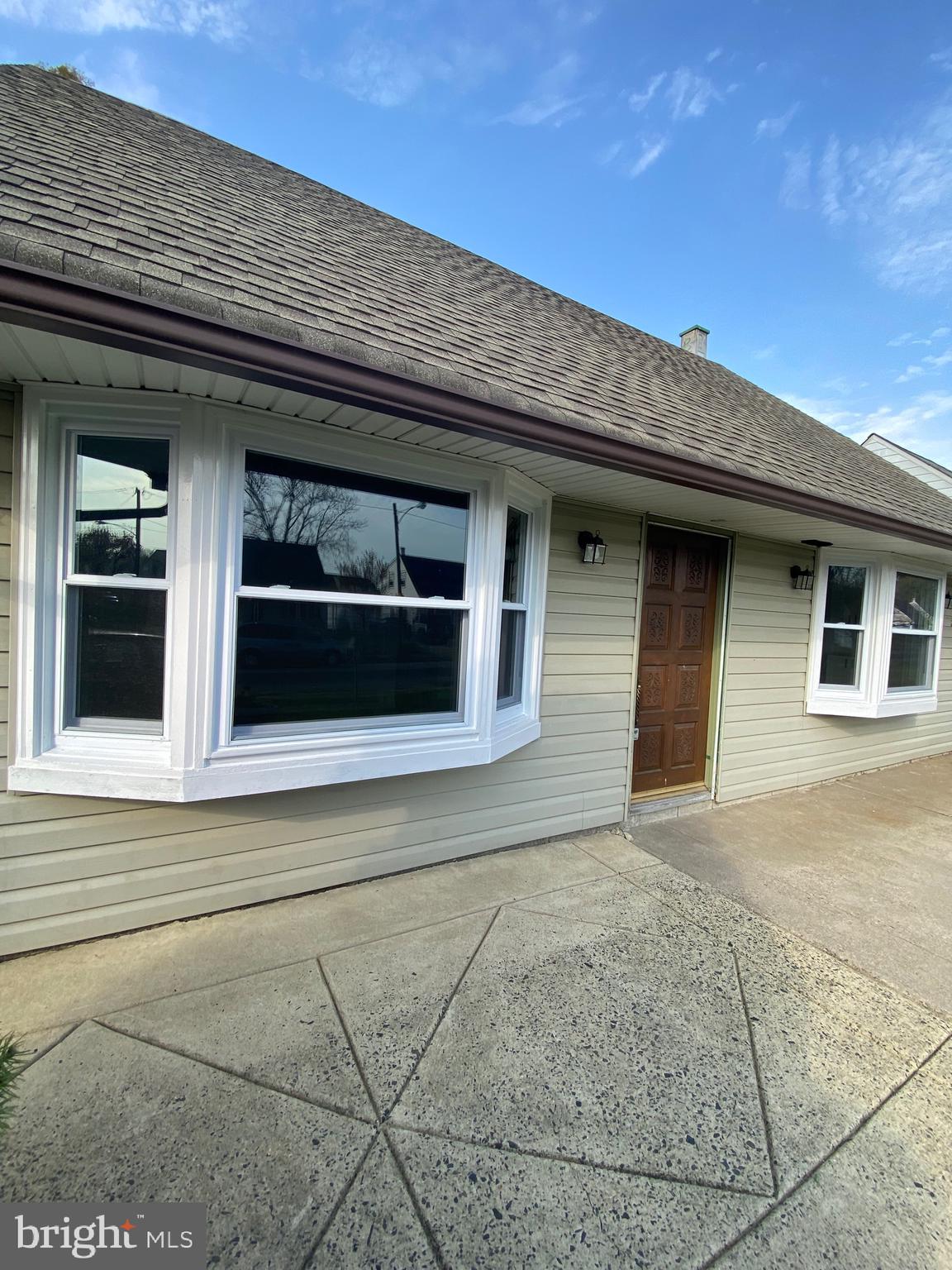 2866 Nautilus Road Philadelphia, PA 19154 - Photo 23 of 30 Front, New Bow Windows