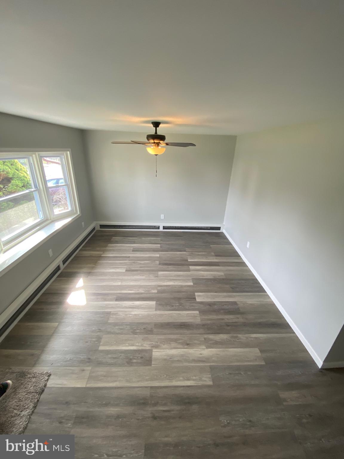 2866 Nautilus Road Philadelphia, PA 19154 - Photo 4 of 30 Living Room