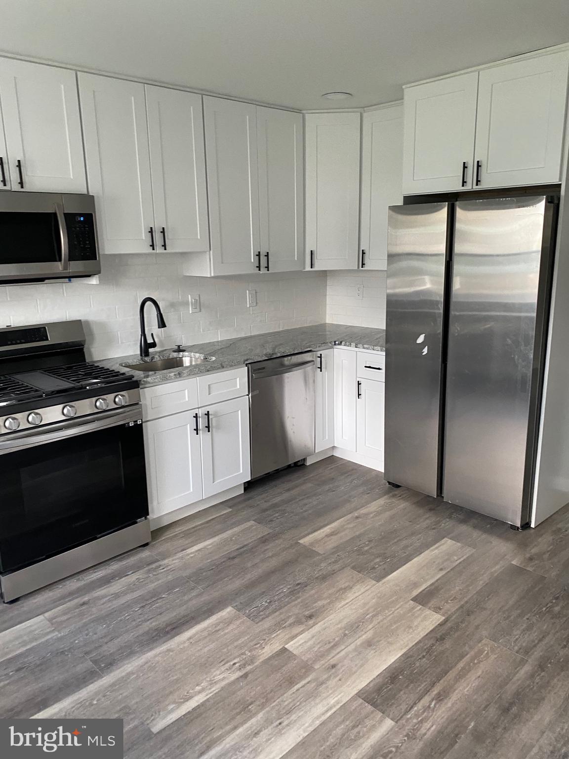 2866 Nautilus Road Philadelphia, PA 19154 - Photo 8 of 30 Modern Kitchen