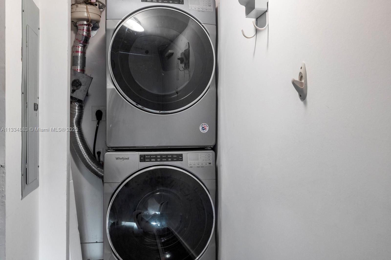 1040 Biscayne Boulevard, Unit 2402 Miami, FL 33132 - Photo 20 of 25 a utility room with dryer and washer