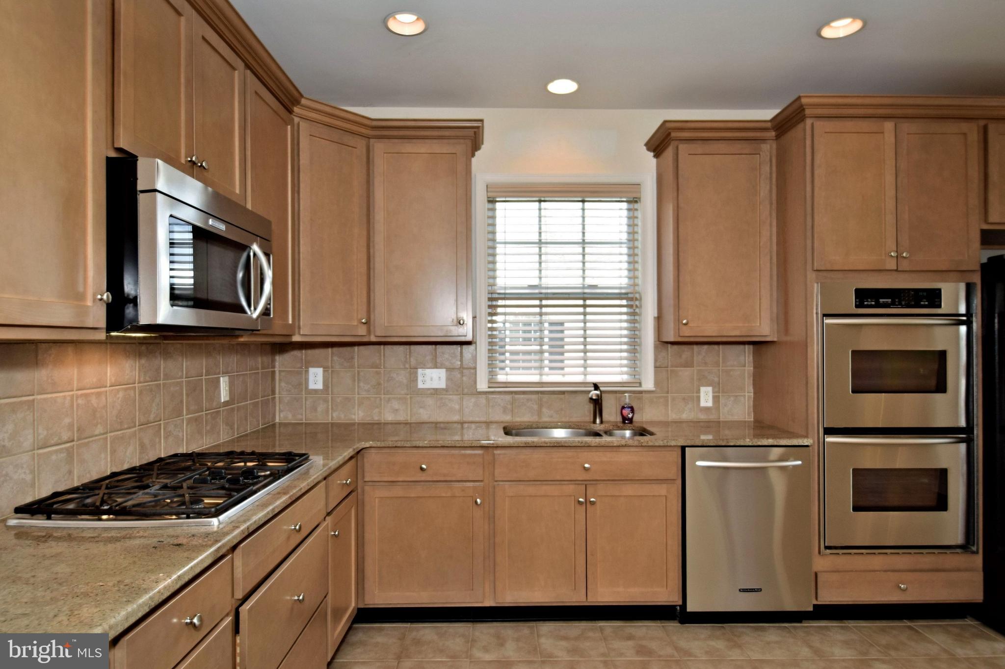 10 Wellington Road Newtown, PA 18940 - Photo 9 of 24 Upgraded kitchen