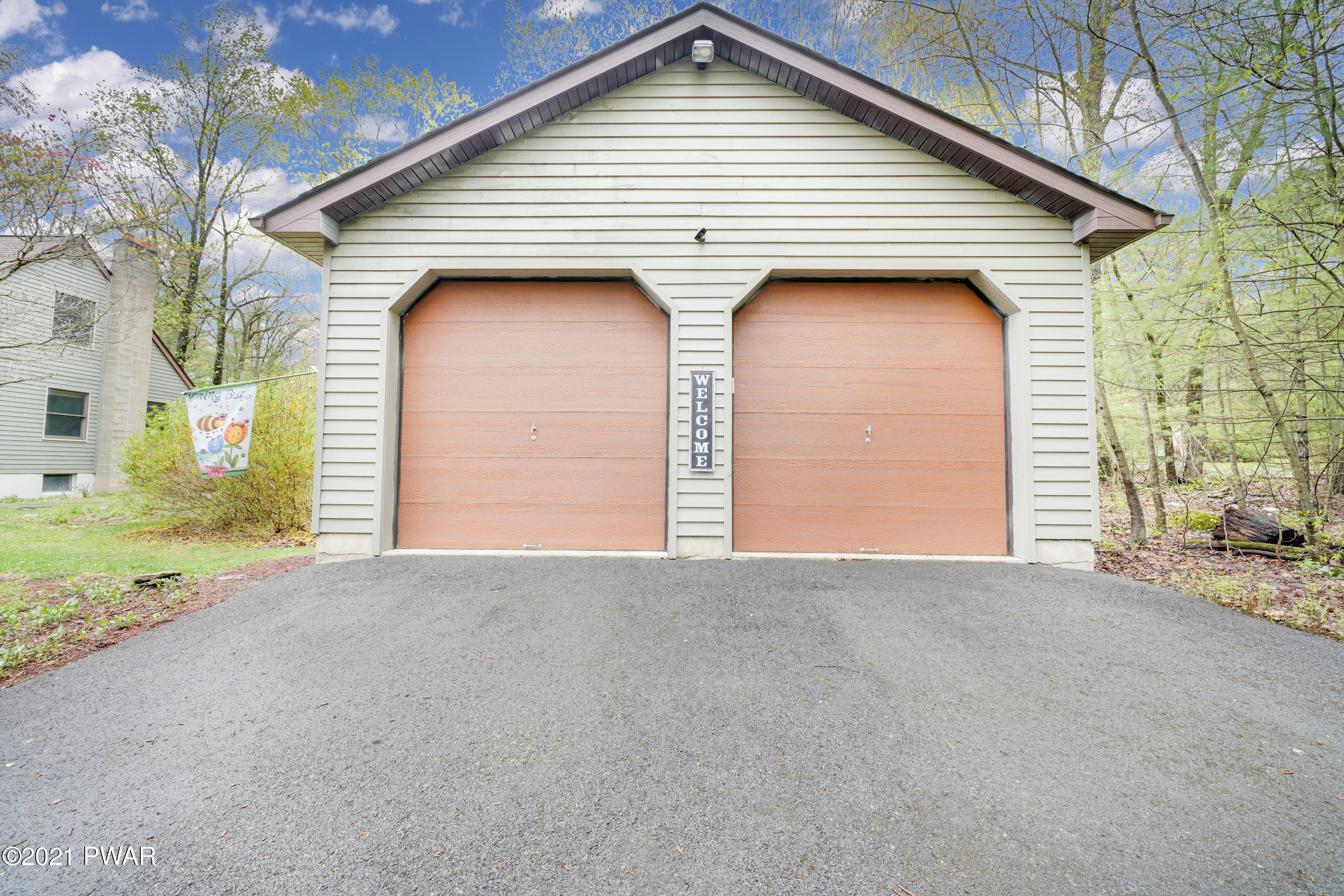 187 Pedersen Ridge Road Milford, PA 18337 - Photo 32 of 35 DSC09332fuse