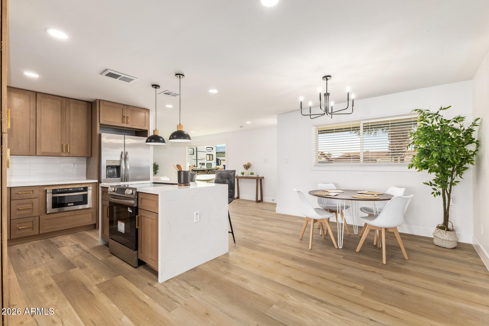 3640 West Hearn Road Phoenix, AZ 85053 - Photo 5 of 46 14 - Hearn