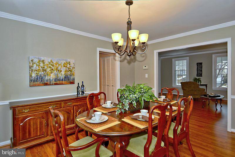 9924 Dellcastle Road Gaithersburg, MD 20886 - Photo 8 of 29 Dining Room