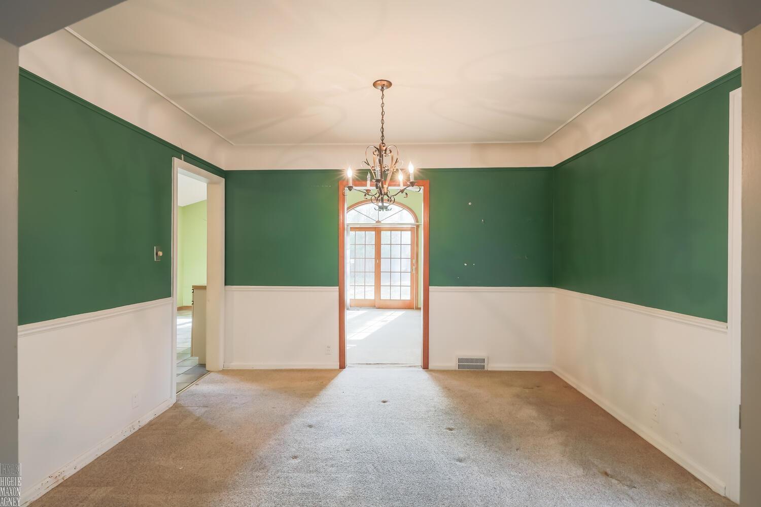 1341 Hawthorne Road Grosse Pointe, MI 48236 - Photo 8 of 26 50199153-C0E3B59E-920D-4793-B8DB-E502D3C3B1A0.JPG