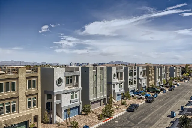 $2,650 | 8067 Haywood Estate Avenue, Las Vegas, NV 89113