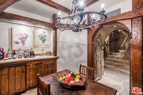 a view of a yard with plants