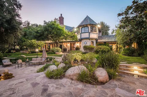 $6,750,000 | 25010 Thousand Peaks Road, Calabasas, CA 91302