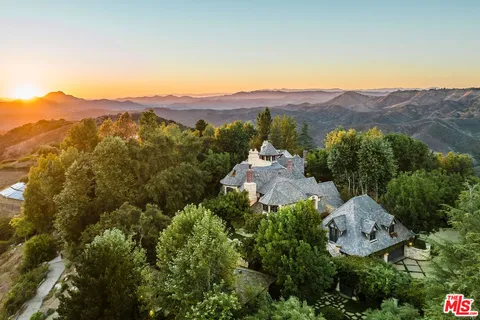 $6,750,000 | 25010 Thousand Peaks Road, Calabasas, CA 91302