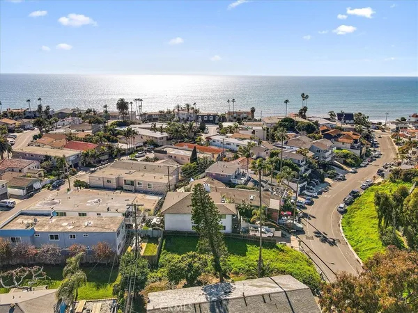 $1,100,000 | 227 West El Portal, San Clemente, CA 92672