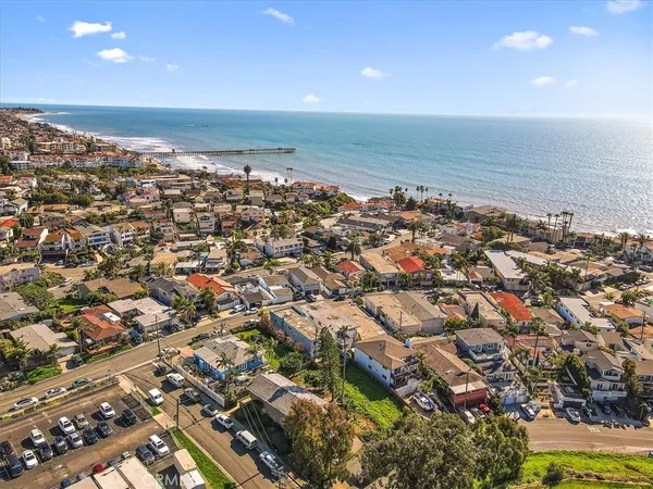$1,100,000 | 227 West El Portal, San Clemente, CA 92672