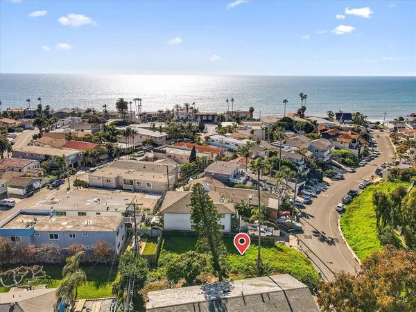 $1,100,000 | 227 West El Portal, San Clemente, CA 92672