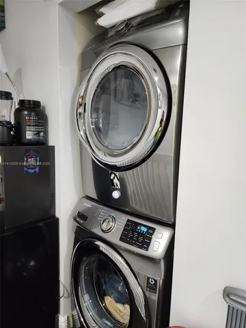 a close up view of washer and dryer