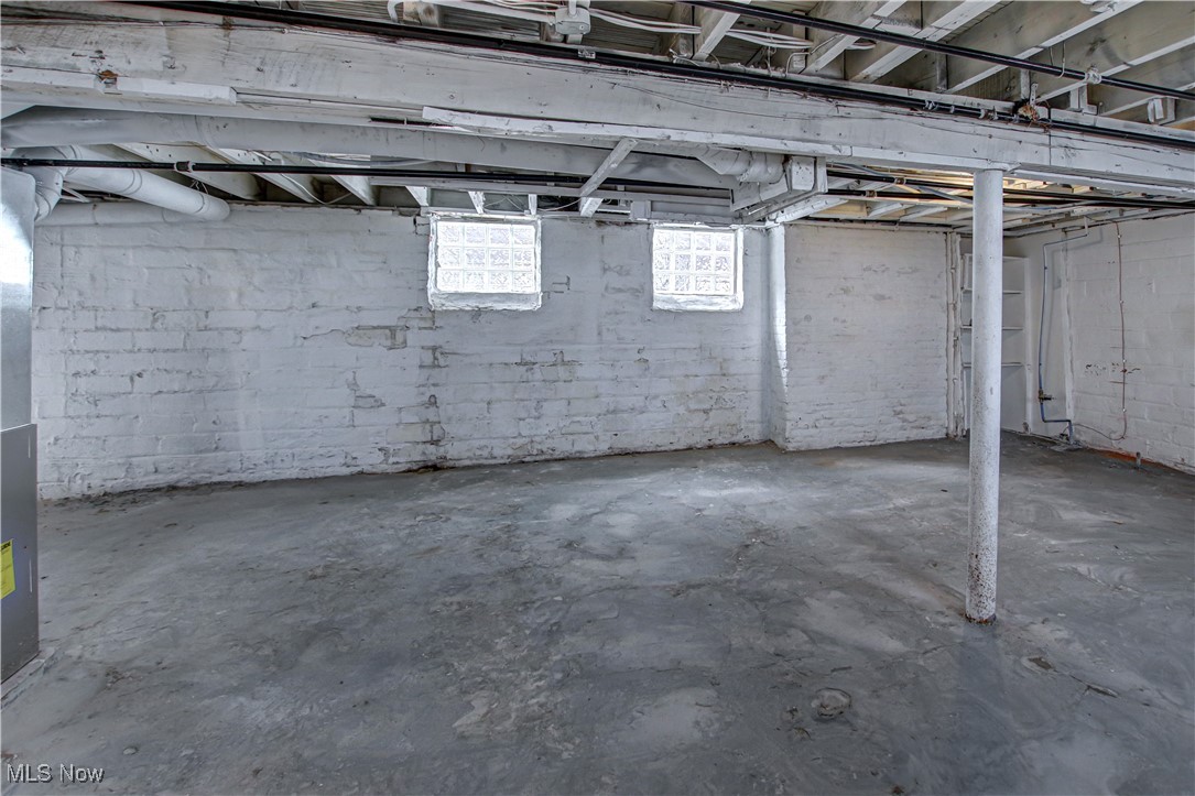 1635 Hillcrest Road Cleveland, OH 44118 - Photo 16 of 38 Gallery Image 16
