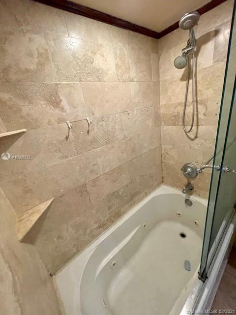 2008 Jackson Street, Unit C7 Hollywood, FL 33020 - Photo 12 of 24 a bathroom with a bathtub