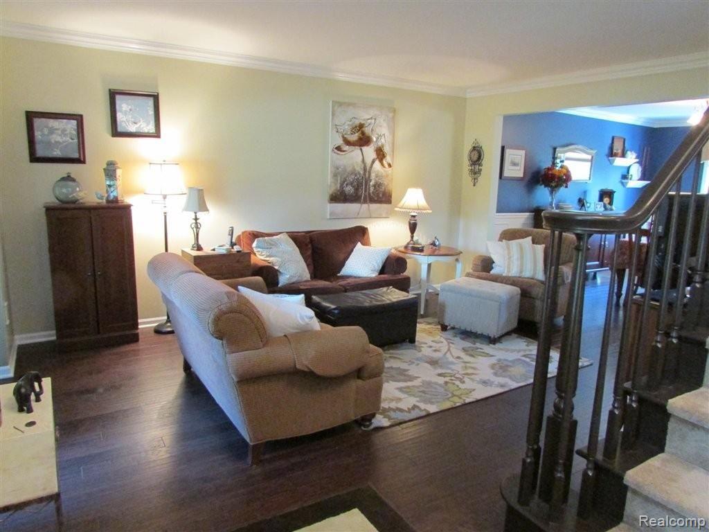 1027 Rochelle Park Drive Rochester, MI 48307 - Photo 12 of 31 LIVING ROOM.JPG