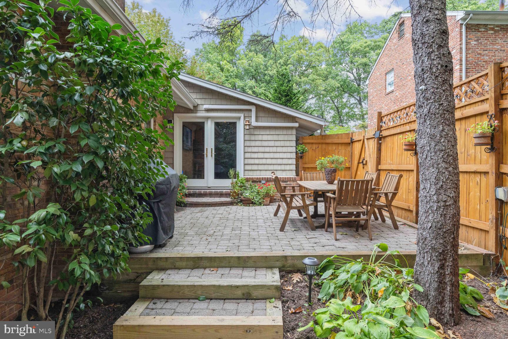 6545 Hitt Avenue McLean, VA 22101 - Photo 3 of 40