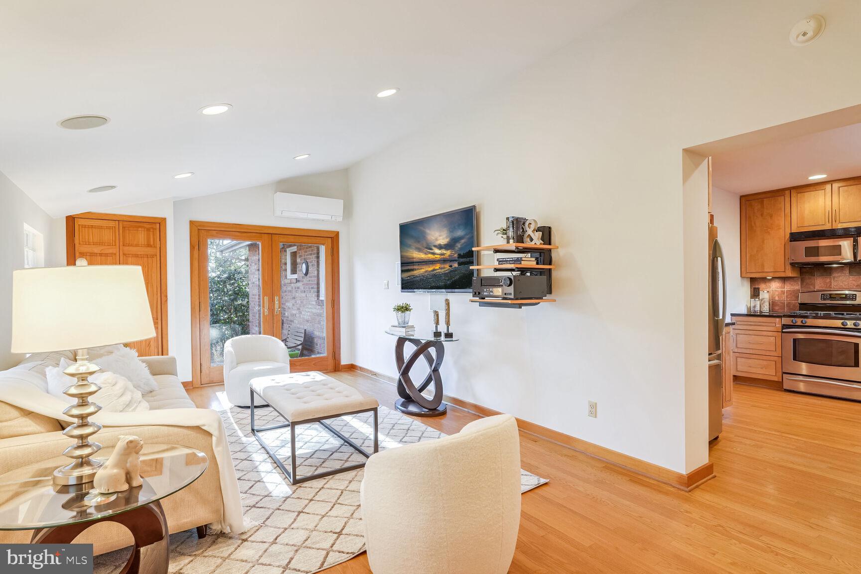 6545 Hitt Avenue McLean, VA 22101 - Photo 6 of 40