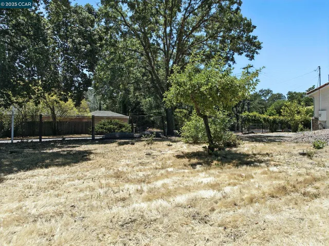 a view of a backyard of the house