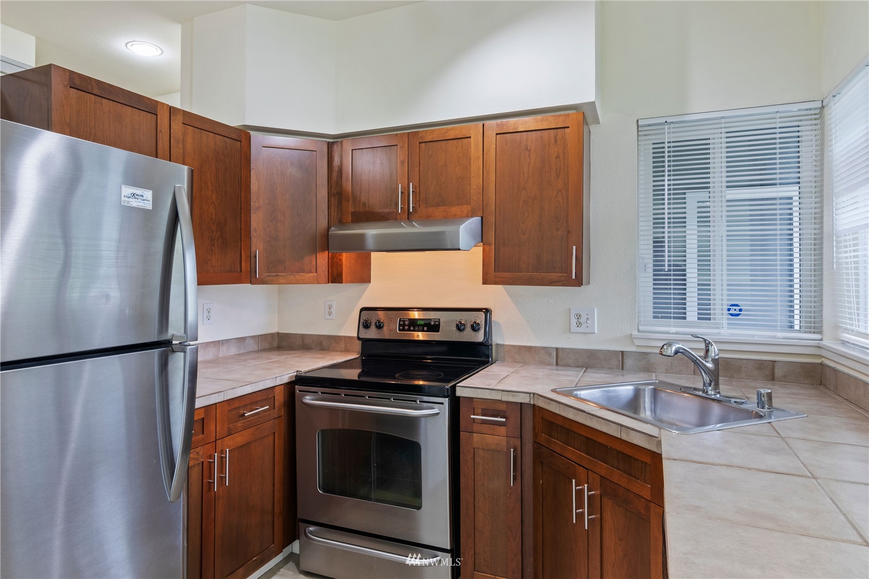 3901 243rd Place Southeast, Unit O102 Bothell, WA 98021 - Photo 11 of 32 a kitchen with a refrigerator sink and stove
