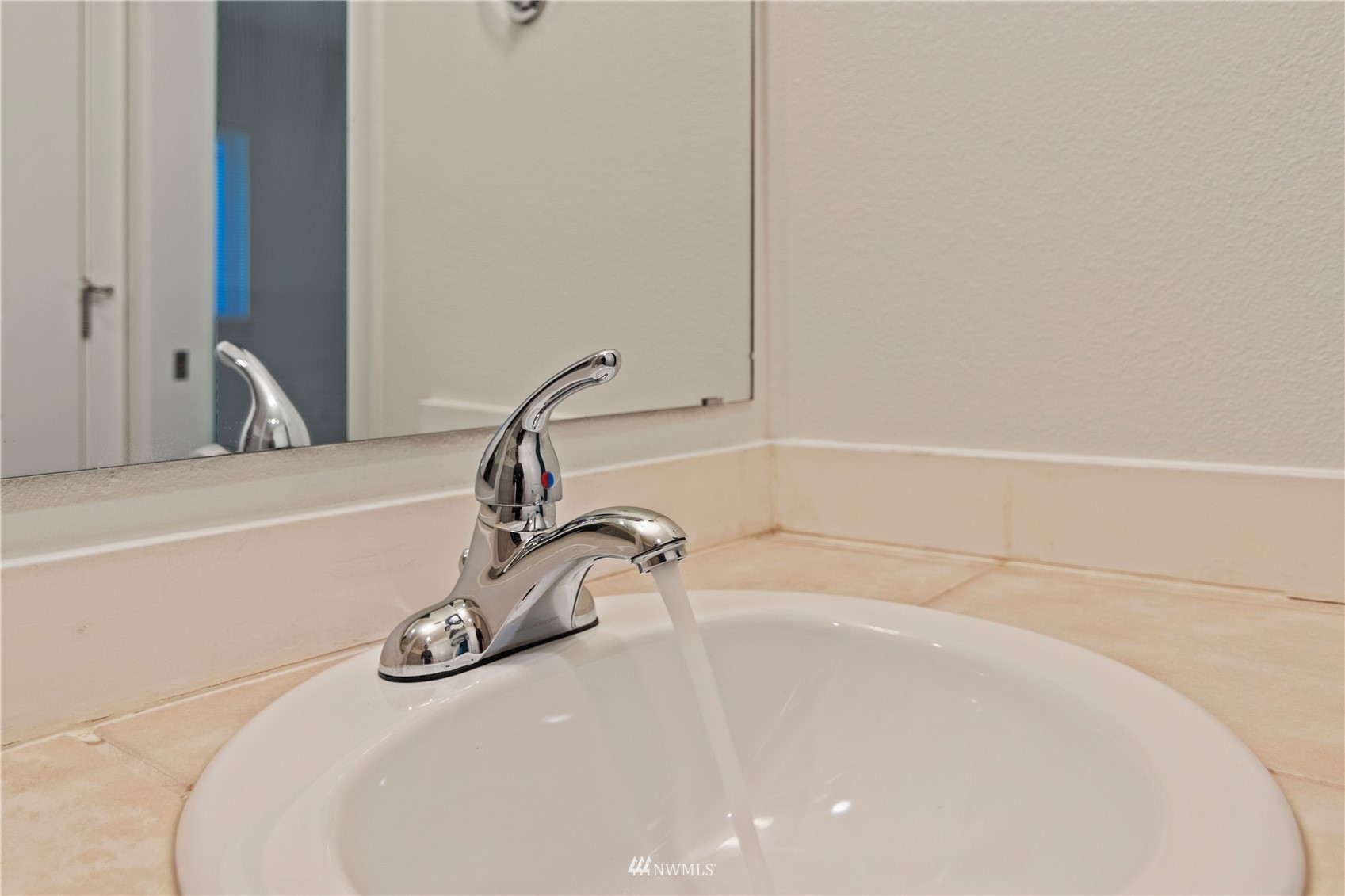 3901 243rd Place Southeast, Unit O102 Bothell, WA 98021 - Photo 26 of 32 a bathroom with a sink