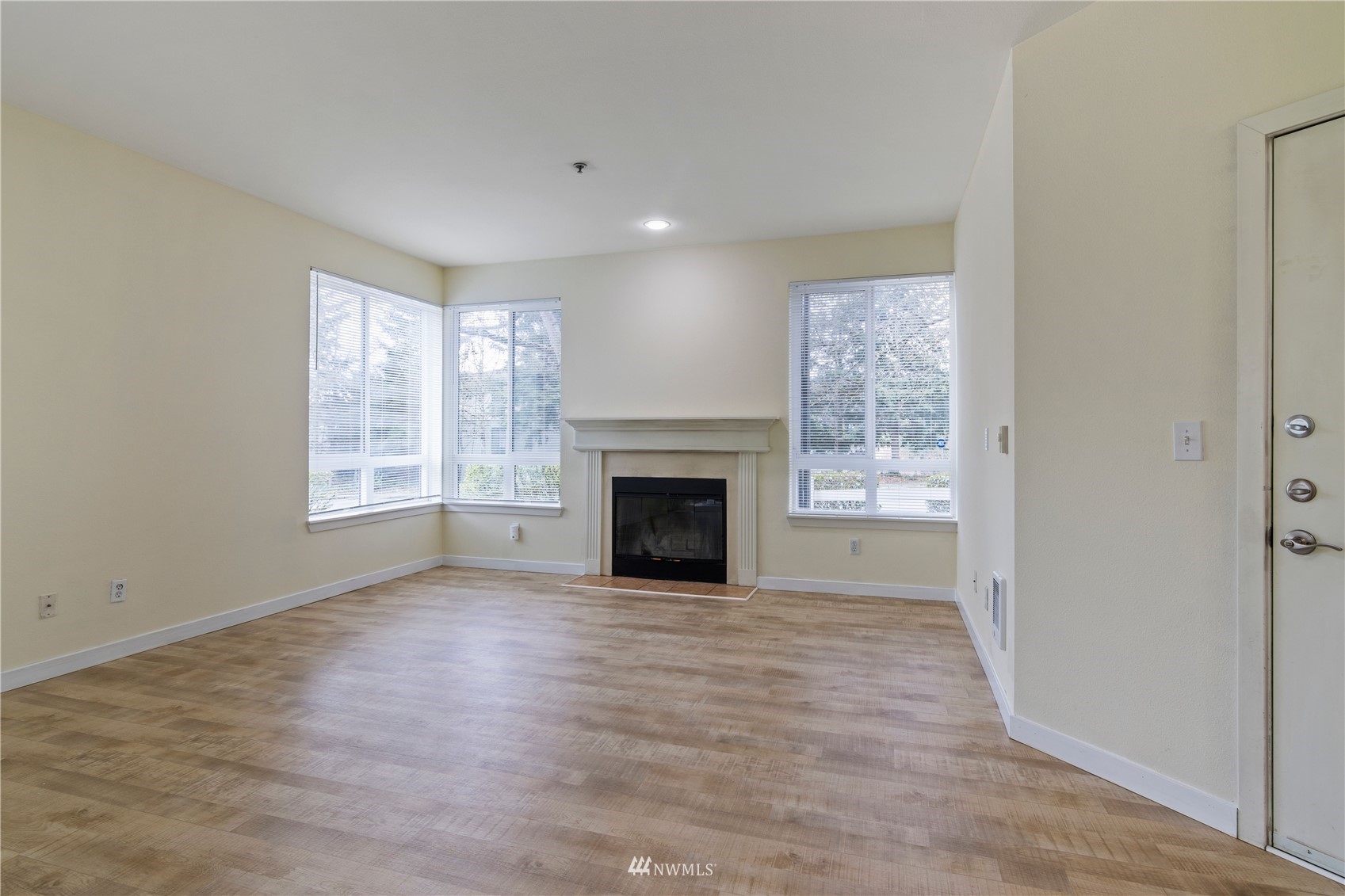 3901 243rd Place Southeast, Unit O102 Bothell, WA 98021 - Photo 8 of 32 an empty room with windows and fireplace