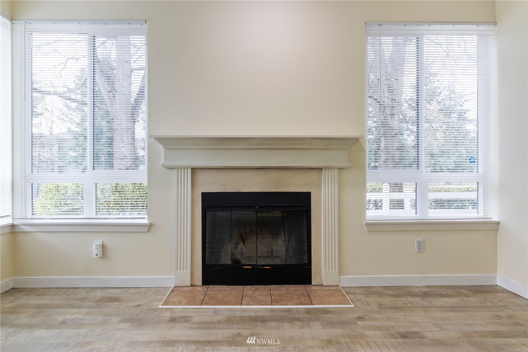 3901 243rd Place Southeast, Unit O102 Bothell, WA 98021 - Photo 9 of 32 a living room with a fireplace and windows