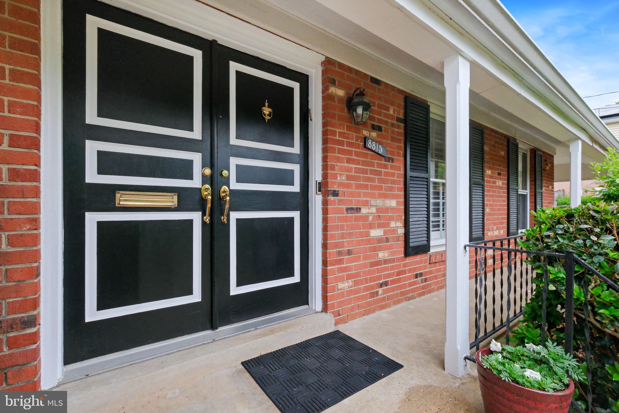 8815 Postoak Road Potomac, MD 20854 - Photo 5 of 45