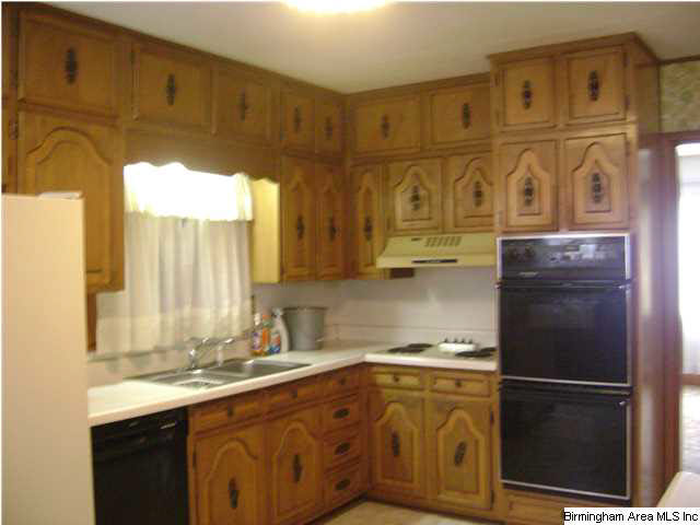 732 Martinwood Road Birmingham, AL 35235 - Photo 3 of 10