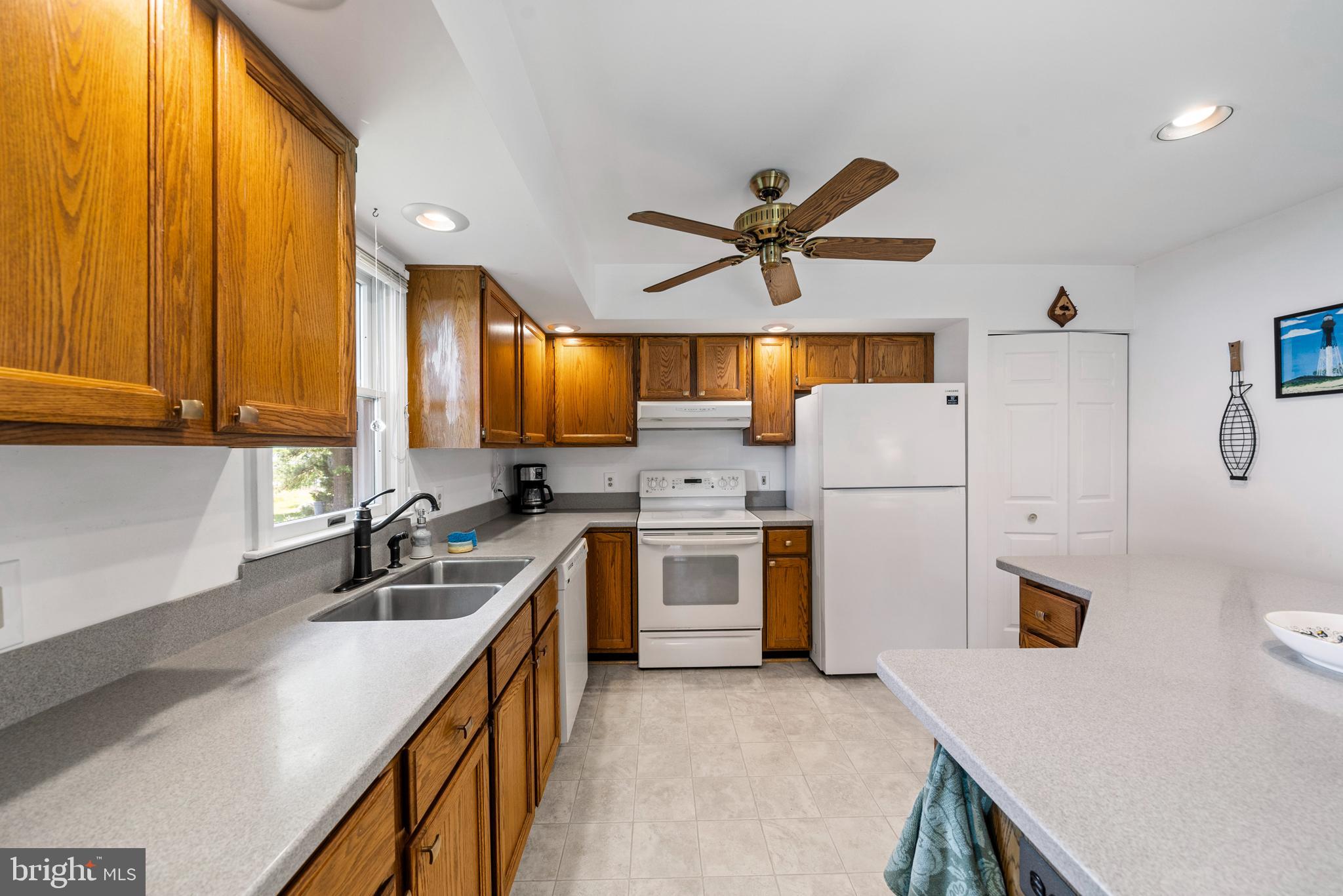 13555 South View Road Newburg, MD 20664 - Photo 13 of 74 Kitchen