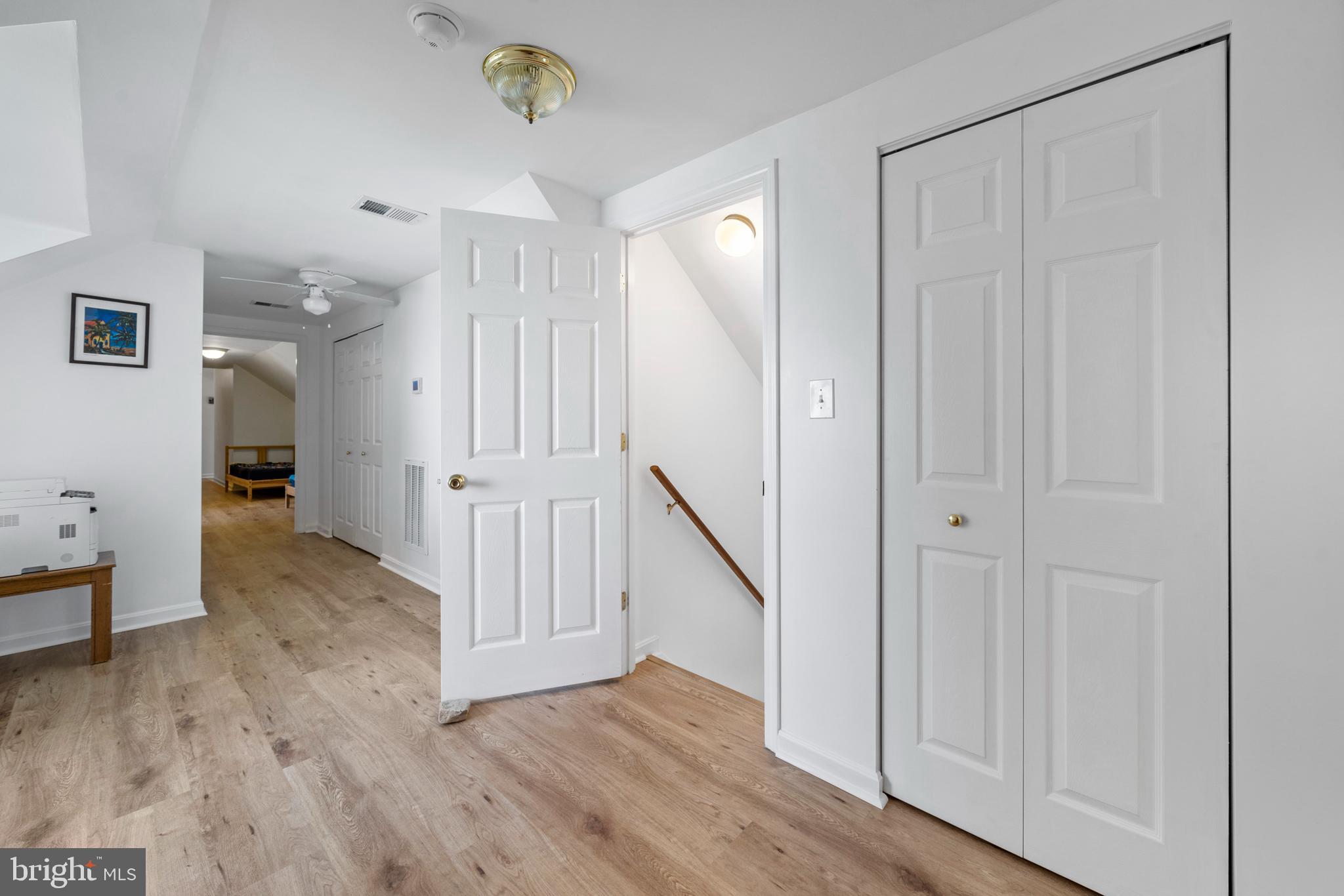 13555 South View Road Newburg, MD 20664 - Photo 27 of 74 Upper level hallway