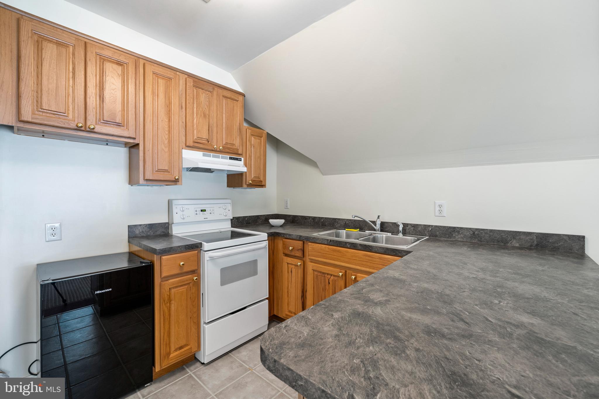 13555 South View Road Newburg, MD 20664 - Photo 41 of 74 In-law suite kitchen