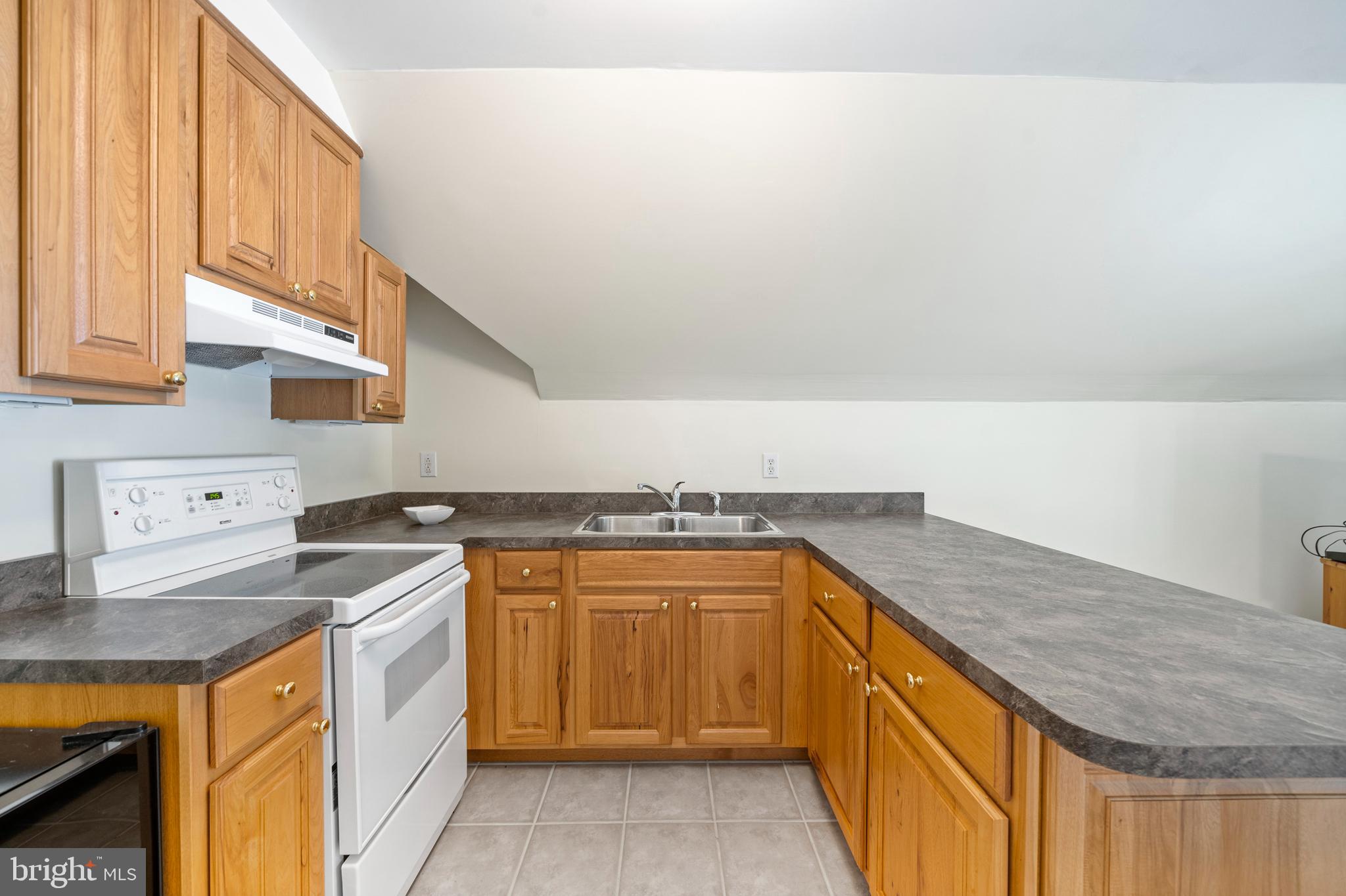 13555 South View Road Newburg, MD 20664 - Photo 42 of 74 In-law suite kitchen